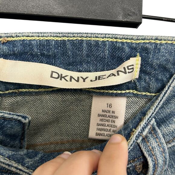 DKNY Soho Jean NWT Women's Sz 16 Acid Wash Mid Rise Bootcut Cropped Timeless - Picture 4 of 6